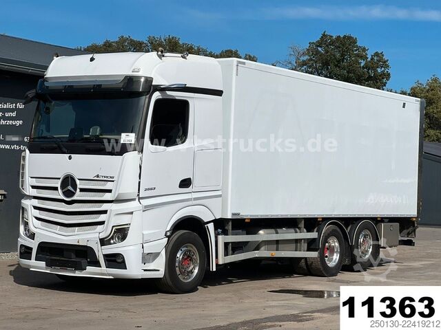 Box truck MERCEDES-BENZ Actros 2553 MP5 6x2 Lenk-/Lift Koffer mit LBW