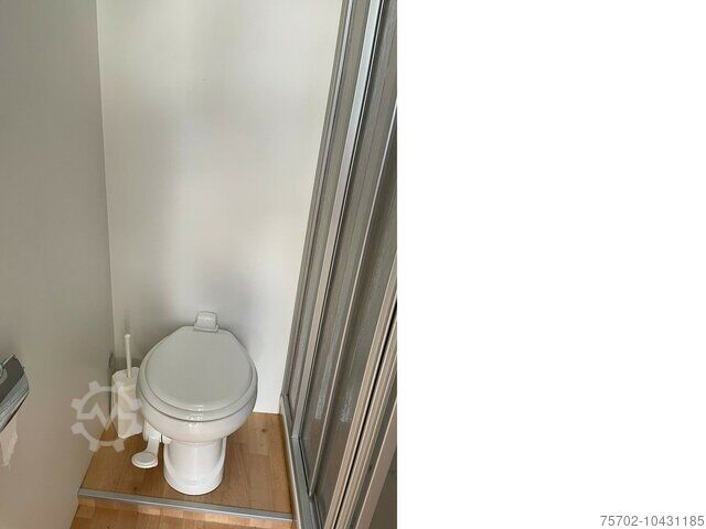 Livestock semitrailer Blomenröhr / Niehoff 4-5 Pferde und Wohnung