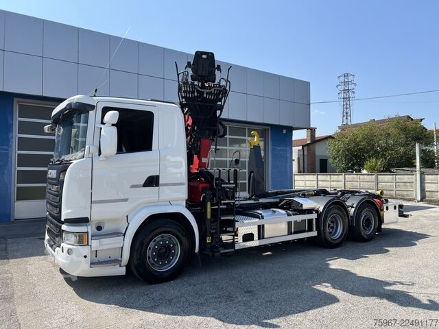 Hooklift truck with crane SCANIA G490