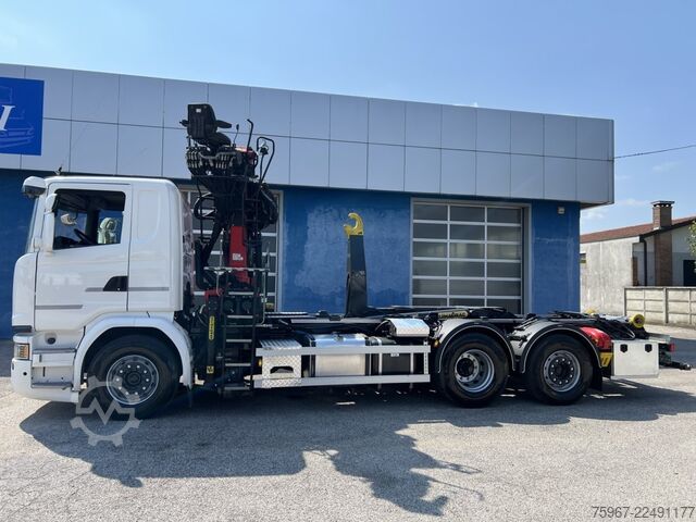 Hooklift truck with crane SCANIA G490