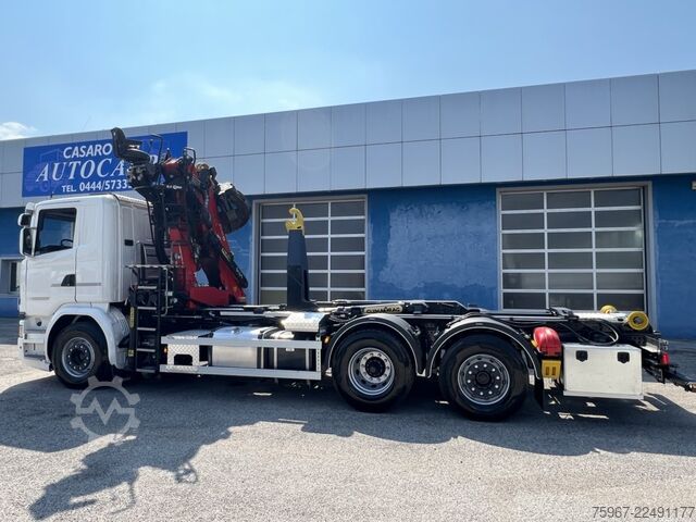 Hooklift truck with crane SCANIA G490