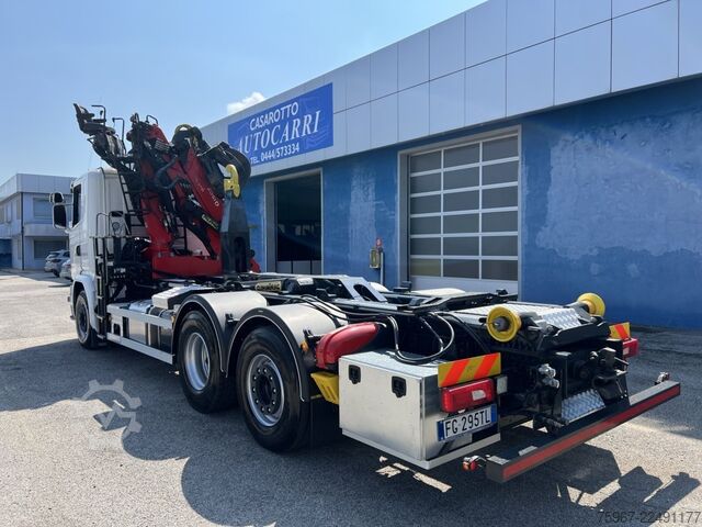 Hooklift truck with crane SCANIA G490