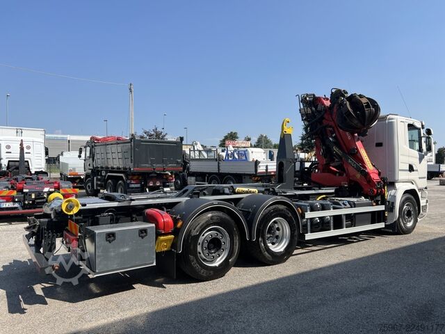 Hooklift truck with crane SCANIA G490