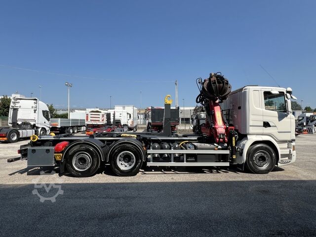 Hooklift truck with crane SCANIA G490