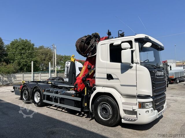 Hooklift truck with crane SCANIA G490