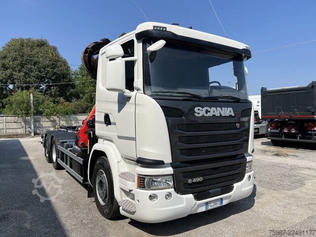 Hooklift truck with crane SCANIA G490