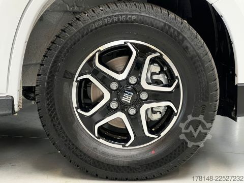 Teilintegriertes Wohnmobil Bürstner Signature SFT 7.0