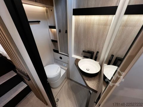 Teilintegriertes Wohnmobil Bürstner Signature SFT 7.0