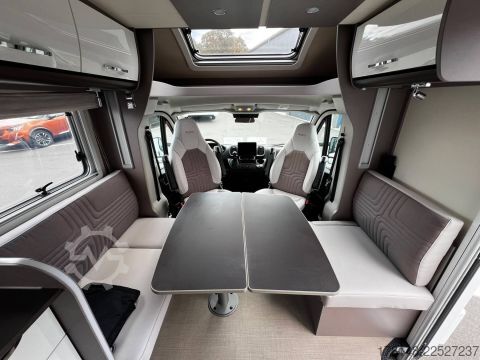 Teilintegriertes Wohnmobil Bürstner Lyseo TD 727 G