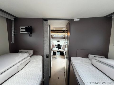 Teilintegriertes Wohnmobil Bürstner Lyseo TD 727 G