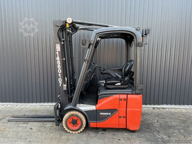 Electric 3-wheel forklift Linde E12-02