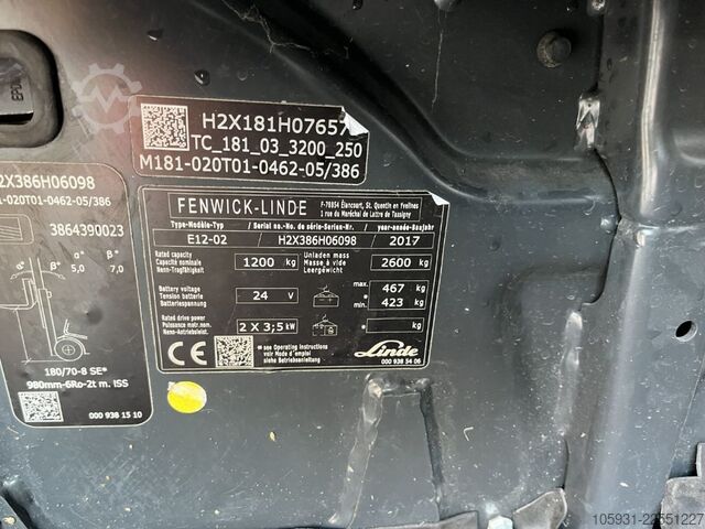 Electric 3-wheel forklift Linde E12-02