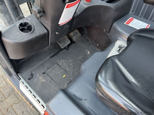 Electric 3-wheel forklift Linde E12-02