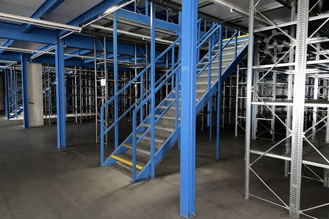 Lagerbühne 2500m² 2-stöckig Stow