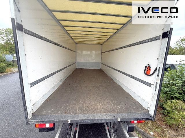 Transporter mit Koffer IVECO 70C18HA8