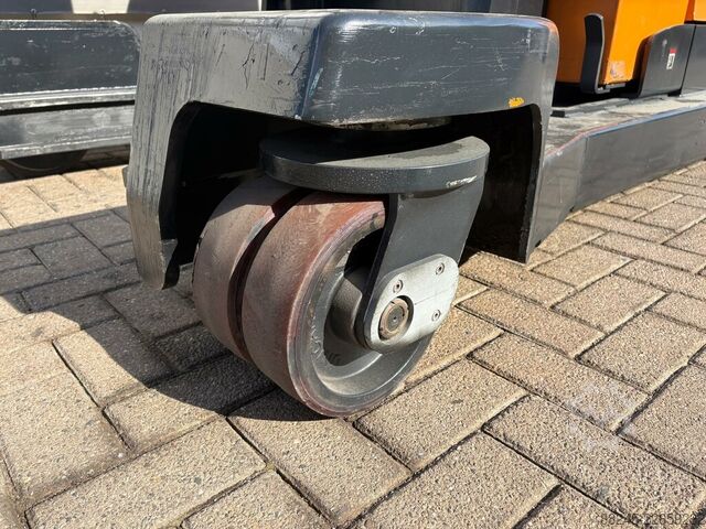 VS-23045 Vierwege-Schubmaststapler Still FM4W25 Seitenstapler STILL FM 4W 25