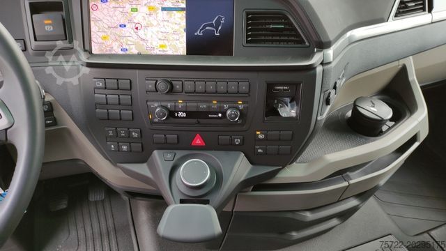 Holztransporter LKW MAN TGX 33.510 6x4 BL/KRAN TAJFUN LIV ODER EPSILON