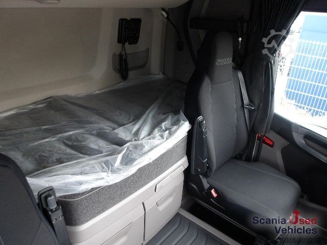 Volume tractor unit Scania R 460 EB - MEGA - HIGHLINE - 2x TANKs - ACC