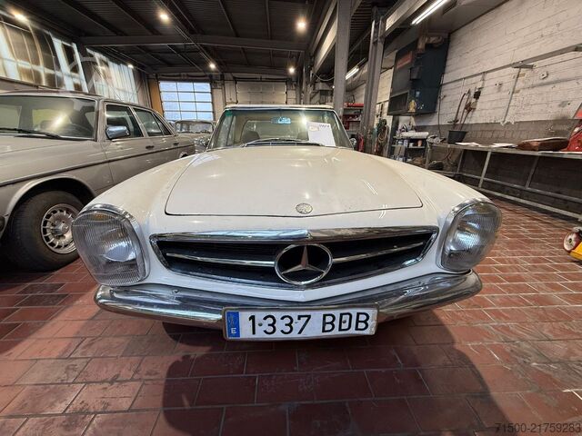 Vintage vehicle Mercedes-Benz 230 SL Pagode W113