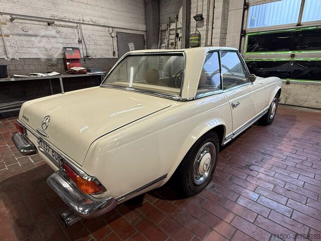 Vintage vehicle Mercedes-Benz 230 SL Pagode W113