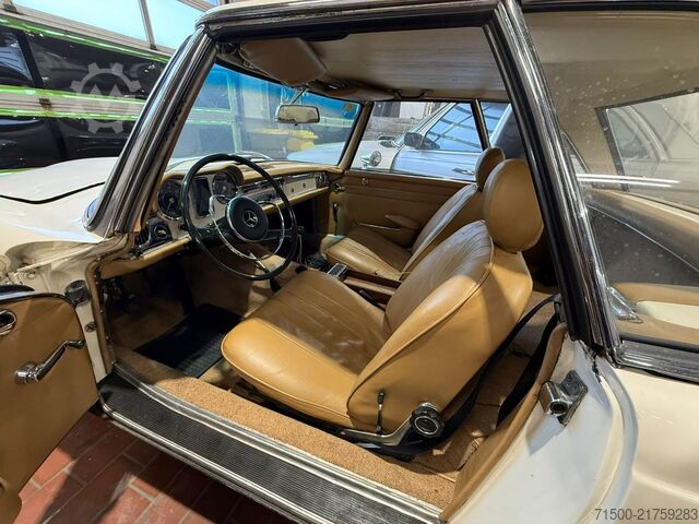 Vintage vehicle Mercedes-Benz 230 SL Pagode W113