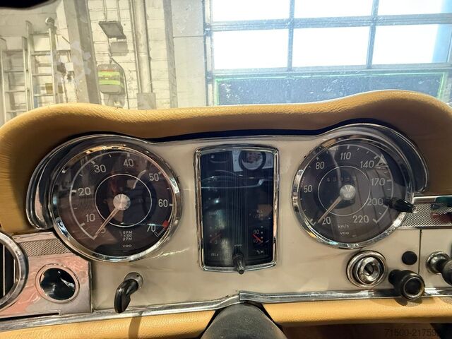 Vintage vehicle Mercedes-Benz 230 SL Pagode W113