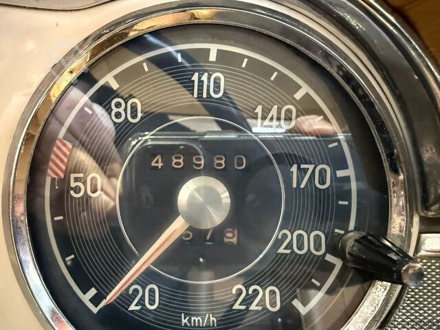 Vintage vehicle Mercedes-Benz 230 SL Pagode W113