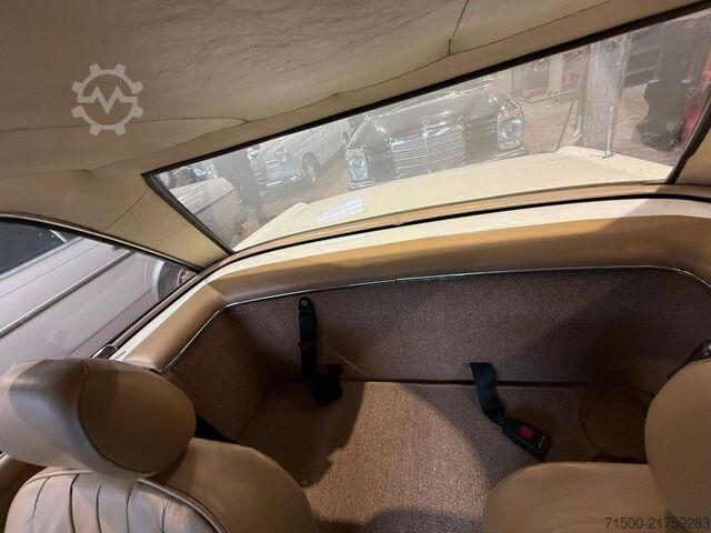 Vintage vehicle Mercedes-Benz 230 SL Pagode W113