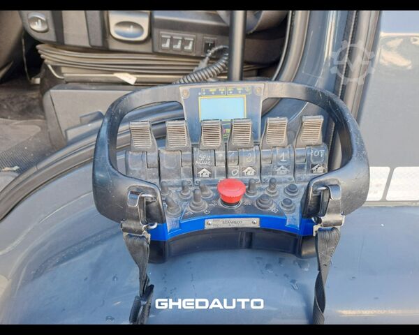 Standard tractor unit IVECO EUROCARGO 180E28 CON GRU PM E CASSONE FISSO