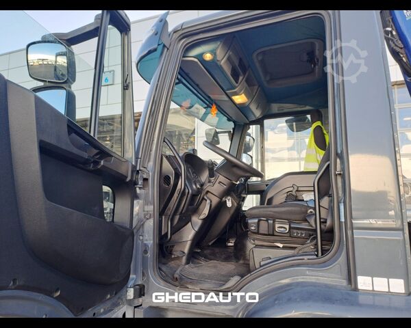 Standard tractor unit IVECO EUROCARGO 180E28 CON GRU PM E CASSONE FISSO
