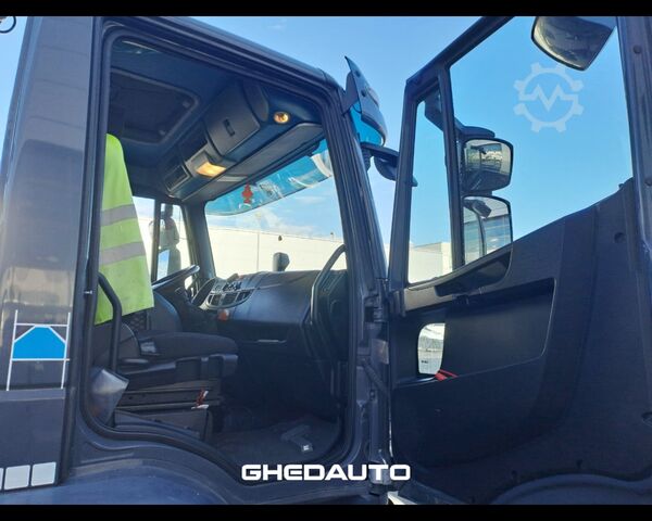 Standard tractor unit IVECO EUROCARGO 180E28 CON GRU PM E CASSONE FISSO