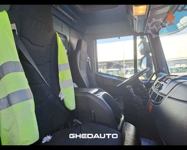 Standard tractor unit IVECO EUROCARGO 180E28 CON GRU PM E CASSONE FISSO