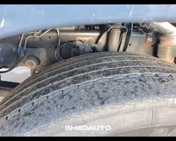 Standard tractor unit IVECO EUROCARGO 180E28 CON GRU PM E CASSONE FISSO