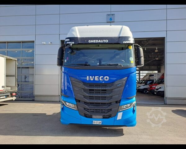 Standard tractor unit IVECO TRATTORE STRADALE IVECO S-WAY 460 LNG  METANO