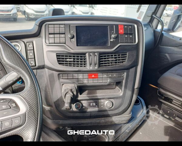 Standard tractor unit IVECO TRATTORE STRADALE IVECO S-WAY 460 LNG  METANO