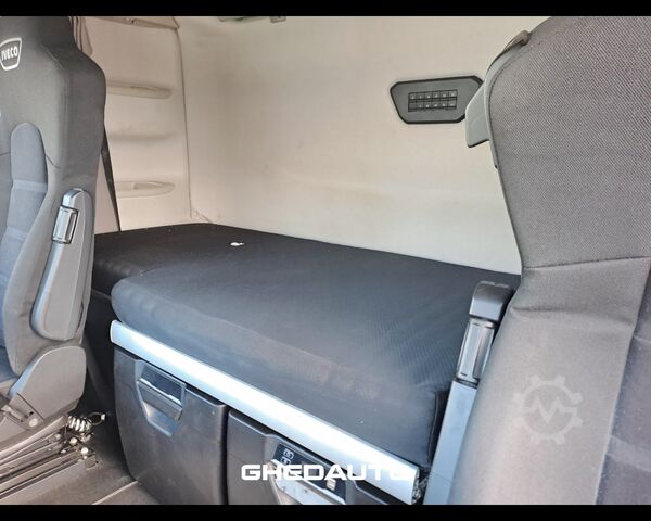 Standard tractor unit IVECO TRATTORE STRADALE IVECO S-WAY 460 LNG  METANO