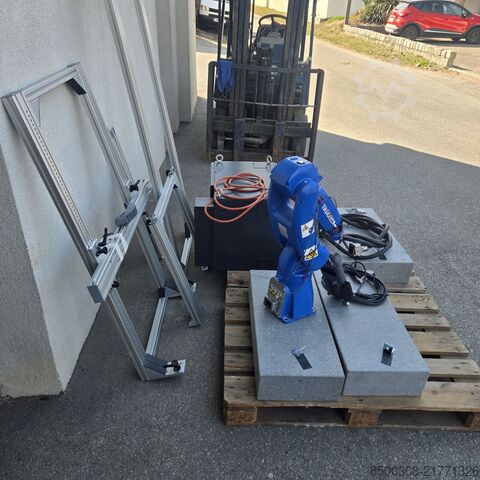 Industrial robot Yaskawa MOTOMAN GP8 YR-1-06VX8-A00