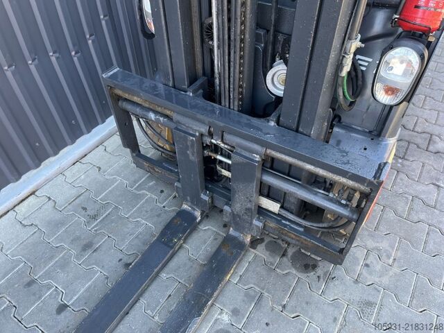 Electric 3-wheel forklift Linde E16-02