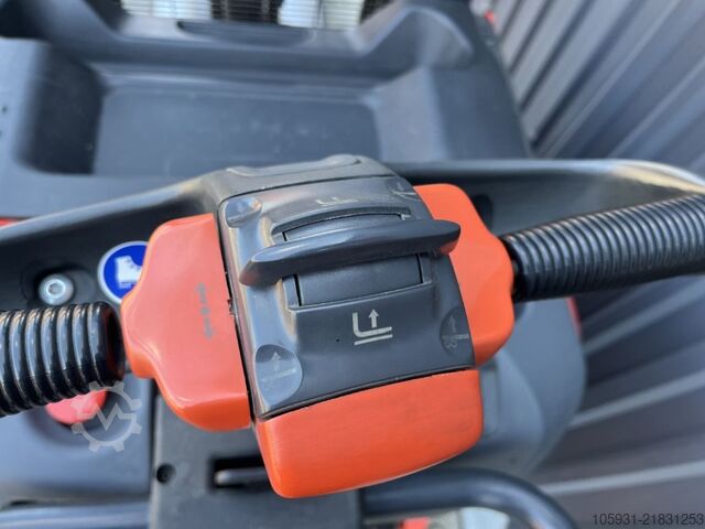 Stand-on stacker Linde D14AP