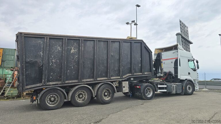 Road tractor with crane semi-trailer Renault truck 460