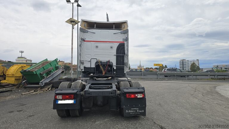 Road tractor with crane semi-trailer Renault truck 460