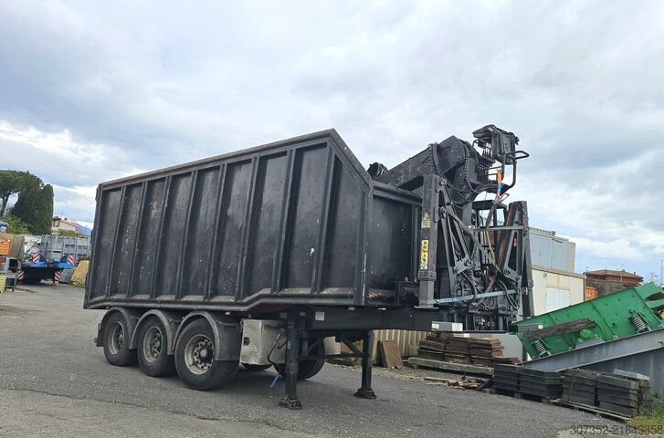 Road tractor with crane semi-trailer Renault truck 460