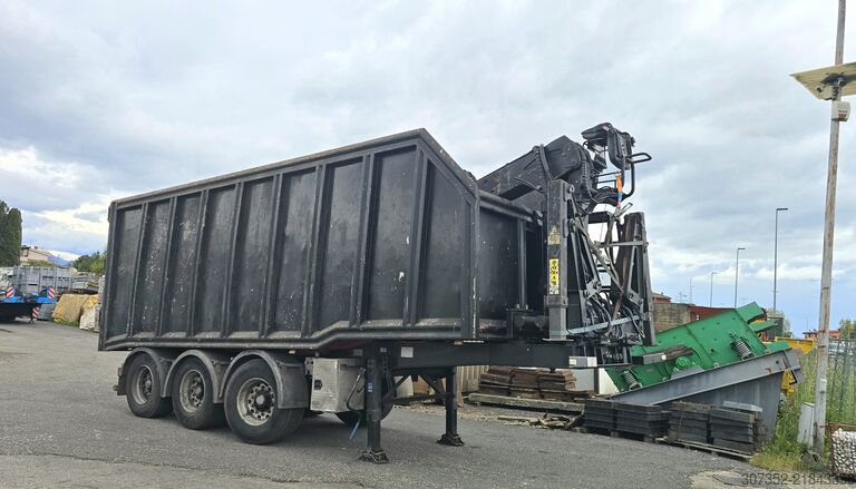 Road tractor with crane semi-trailer Renault truck 460