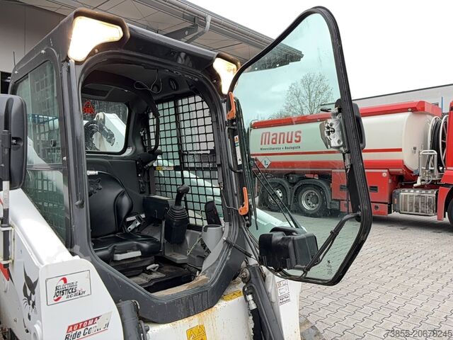 Tracked Skid Steer Bobcat t770 with 2013 Bobcat 108 Grader Attachment