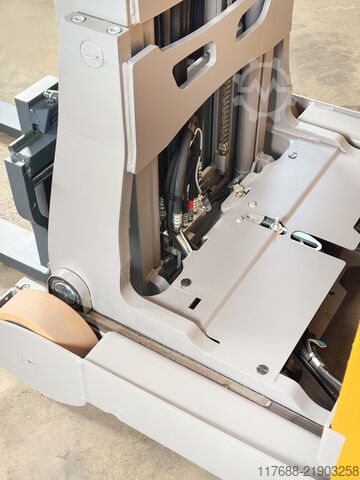 Reach truck Jungheinrich ETV 318 - Service Neu - 4.657 Std. Batterie 85%