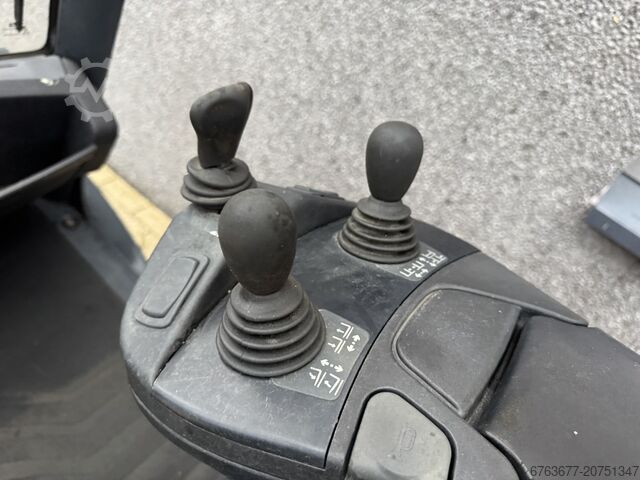 Linde H30D-02 Duplex 450 Sideshift / Fork Positioner VW Diesel 2014 LINDE H30D-02 Duplo 450 Sideshift / Vorkversteller VW Diesel 2014