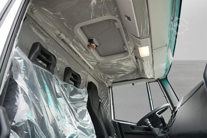 Chassis cab IVECO Euro Cargo ML180