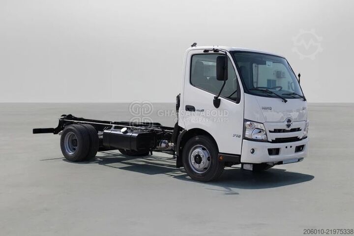 Fahrgestell mit Fahrerhaus Hino 300 716