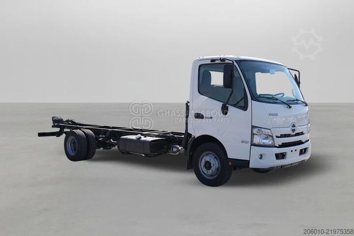 Fahrgestell mit Fahrerhaus Hino 300 917 XLWB