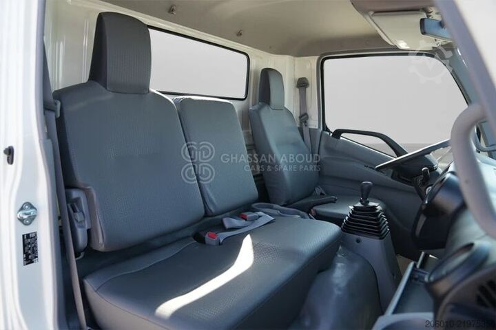 Fahrgestell mit Fahrerhaus Hino 300 917 XLWB